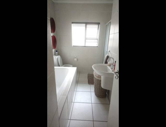 2 BEDROOM PROPERTY TO RENT IN SUNNINGHILL